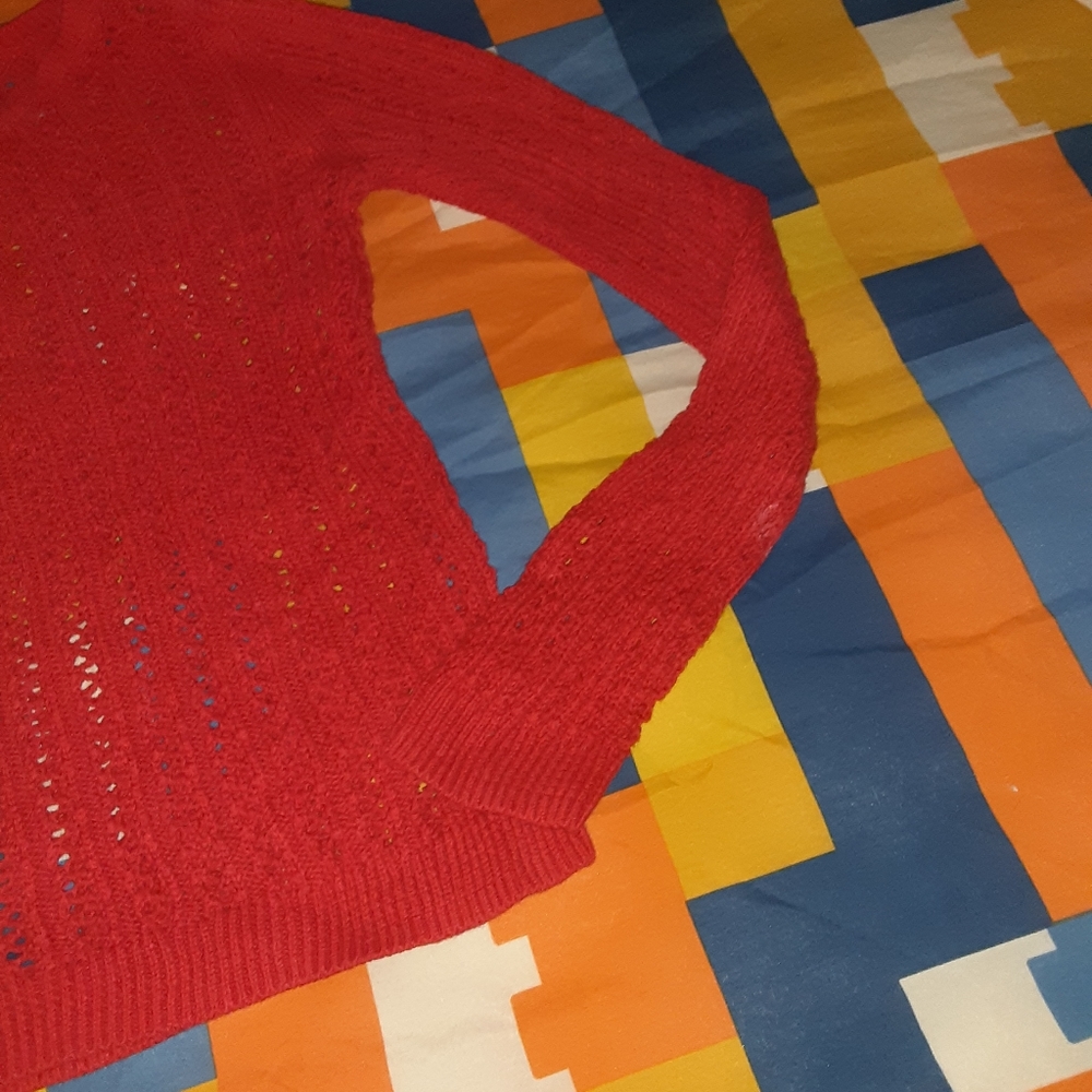 Red sweater - Picture 6 of 9